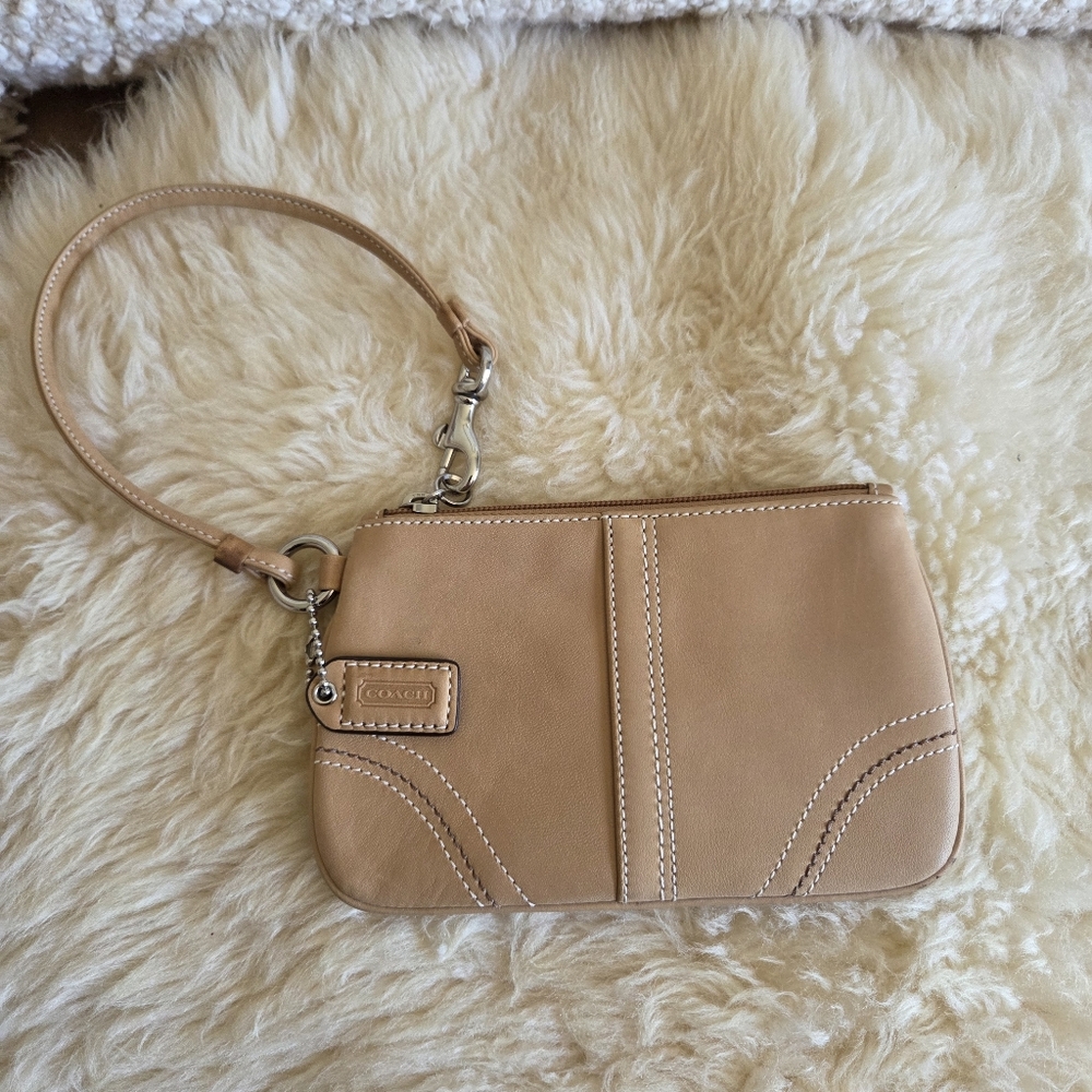 Vintage Coach Tan Beige Leather Wristlet Soho Wallet